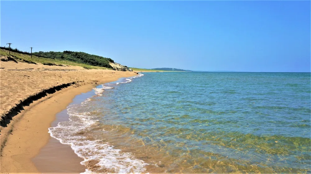 黒崎海岸の砂浜と青い海